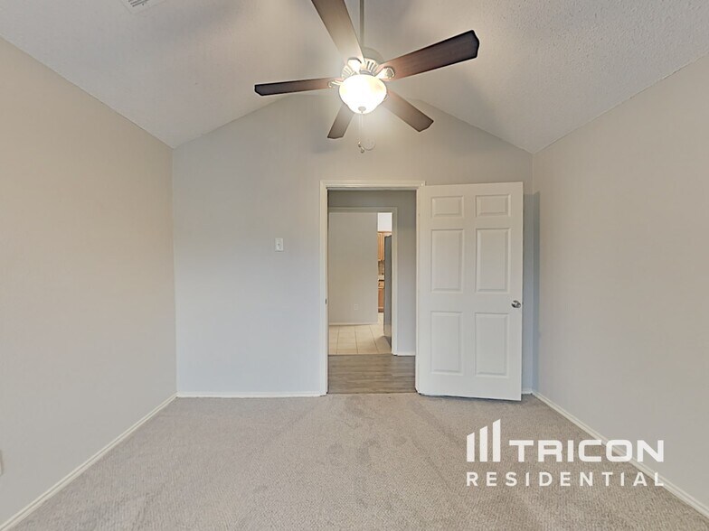 Building Photo - 7015 Escondido Dr