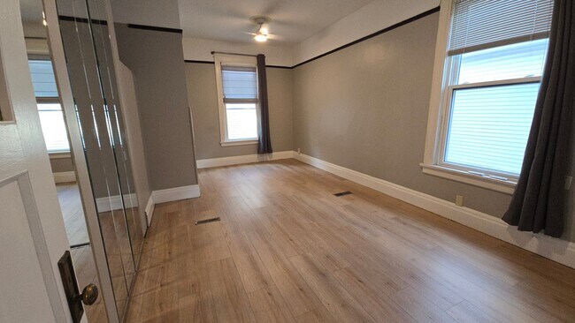 Building Photo - 2592 N Murray Ave