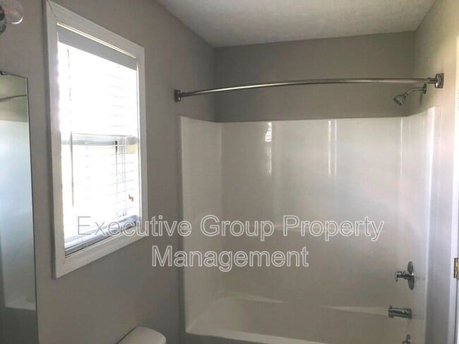 Building Photo - 275 Oxmoor Dr