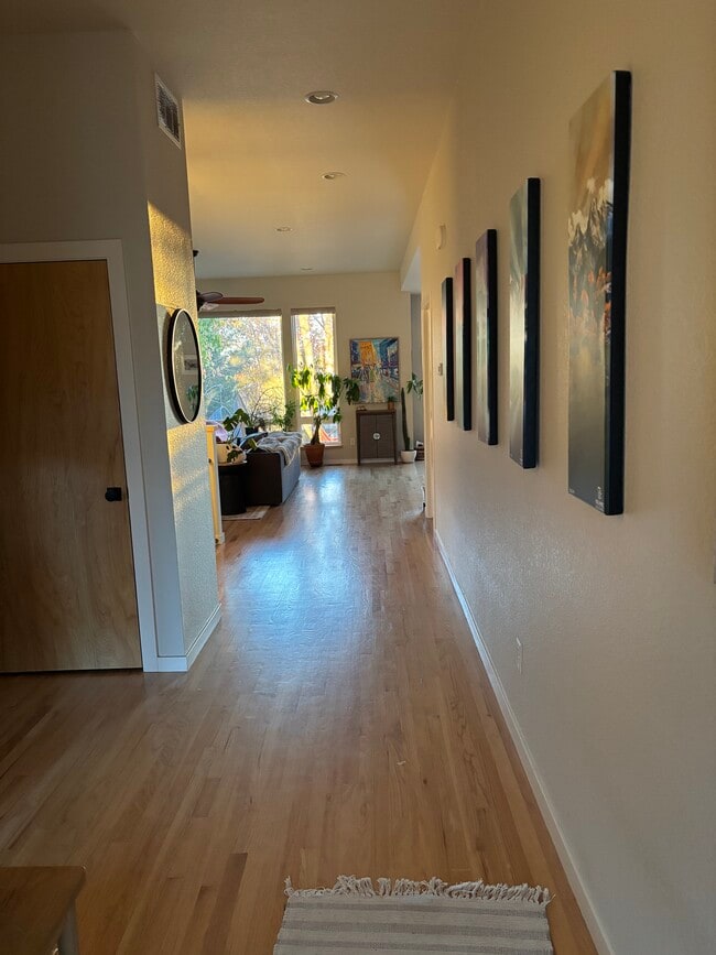 Building Photo - 1814 Blue Star Ln