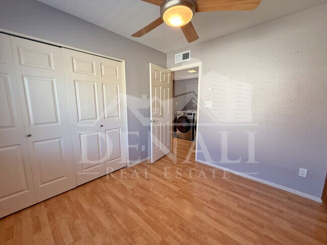 Building Photo - 811 E Chilton Dr