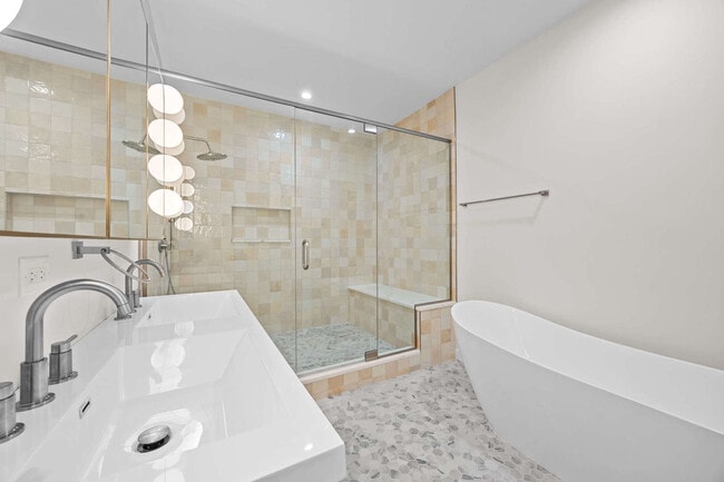 Building Photo - 4437 N Whipple St