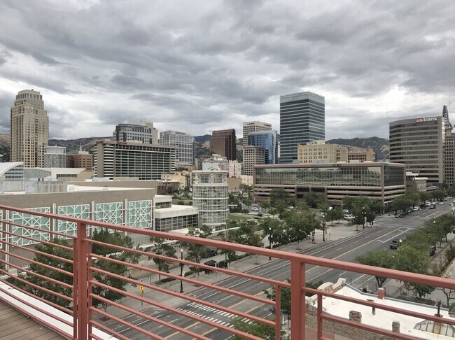 Building Photo - 163 W 200 S