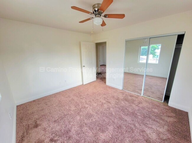 Building Photo - 1424 E 59th St