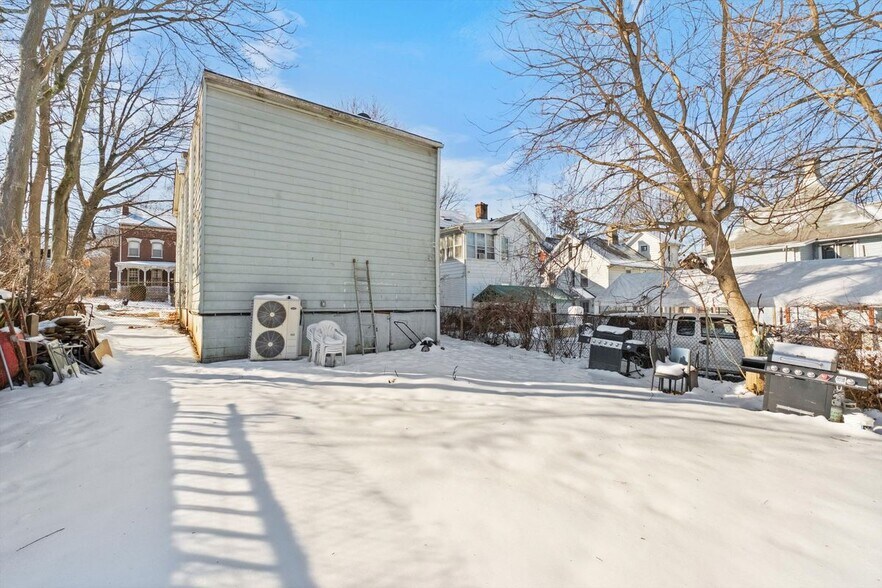 Building Photo - 49 S Hamilton St