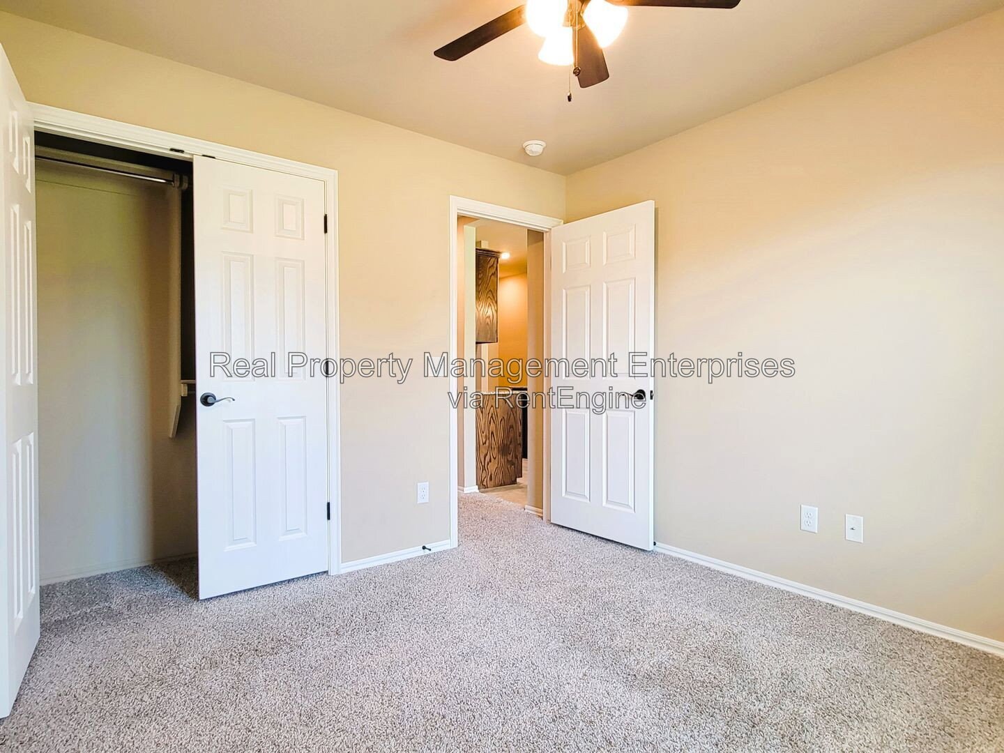 Building Photo - 4500 Oasis Ct
