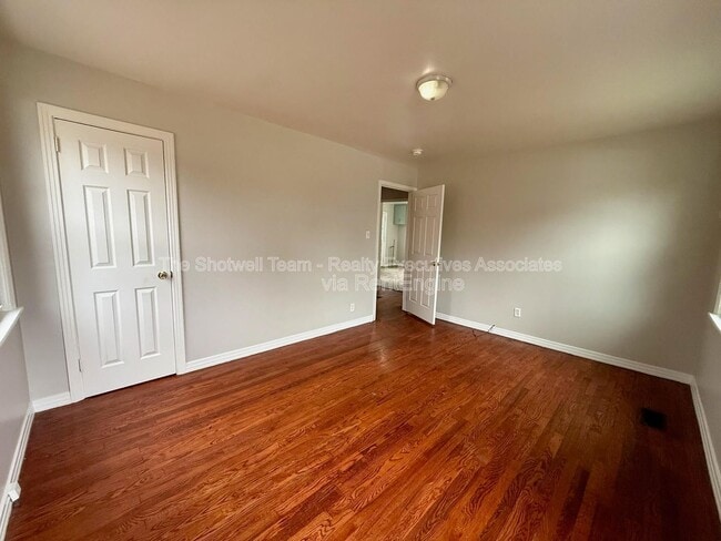 Building Photo - 2406 Wilson Ave