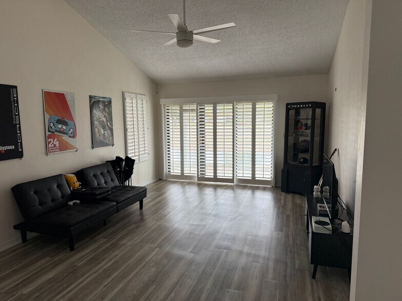 Building Photo - 160 Palm Sparrow Ct