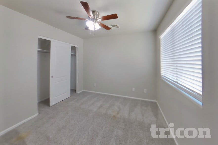 Building Photo - 4151 E Aragonite Ln