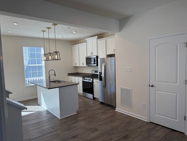 Building Photo - Harmony