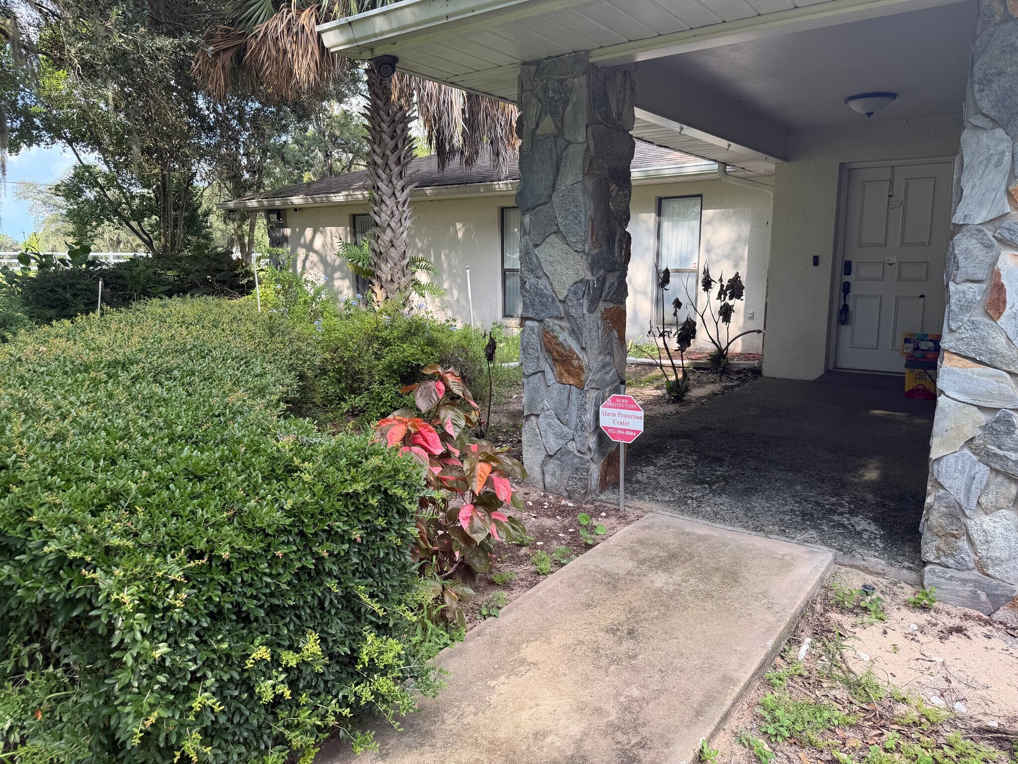 Building Photo - 18550 Lake Emma Dr
