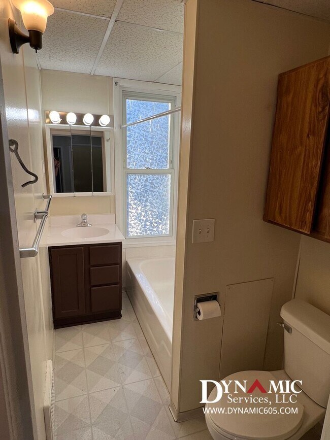 Building Photo - 813-815 S Summit Ave