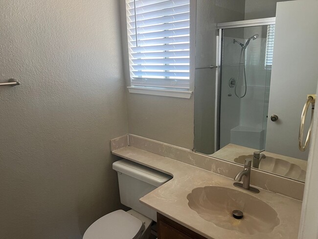 Building Photo - Spacious & Updated 4BD/2.5BA Home in Prime...