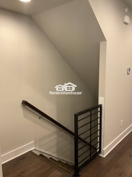 Building Photo - 1319 Millpark Ln