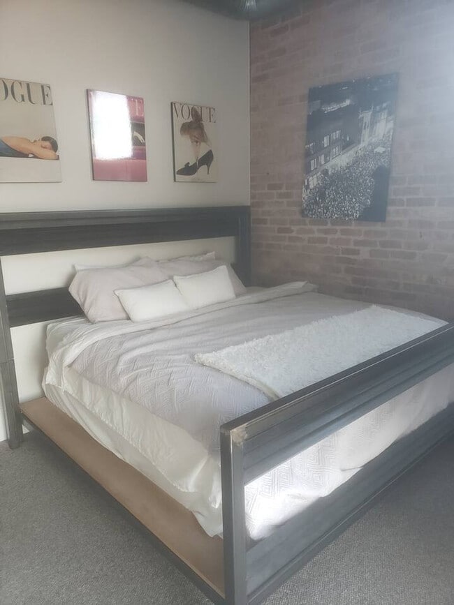 Building Photo - 1541 N Milwaukee Ave