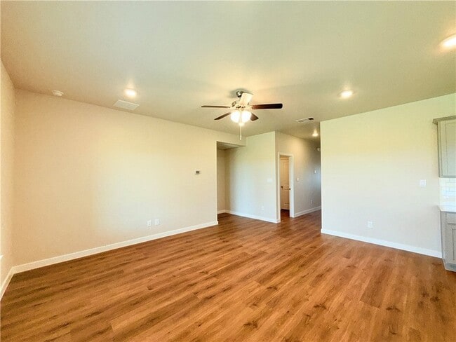Building Photo - 1116 Zeus Dr
