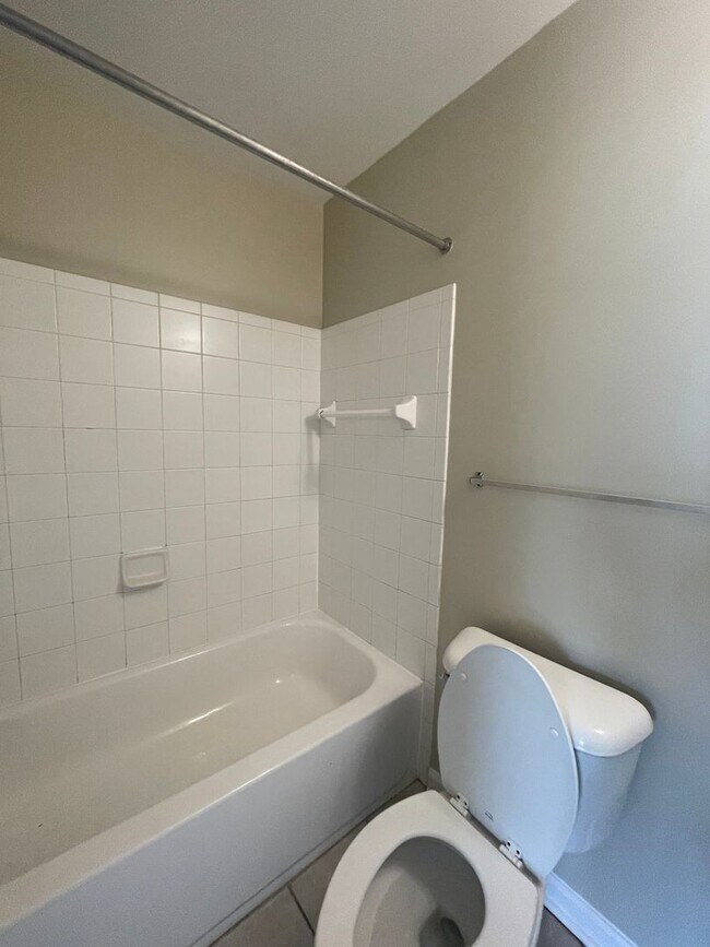 Building Photo - 18-1825 Whittaker