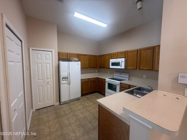 Building Photo - 5150 Playpen Dr