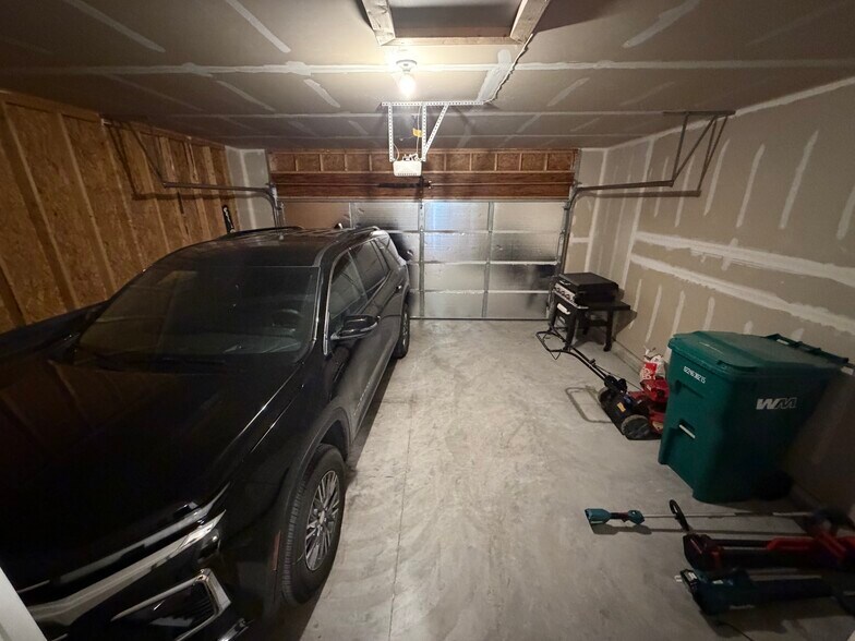 2 car garage - 4977 Knotty Alder Dr