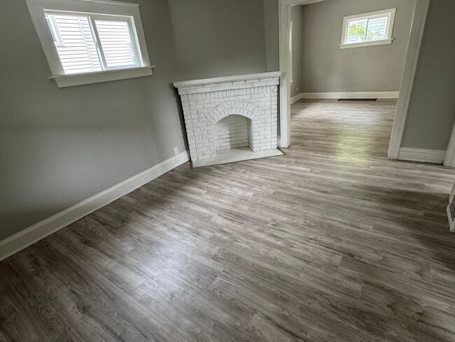 Building Photo - Single Family Home 4 Bedroom and 1 Bath