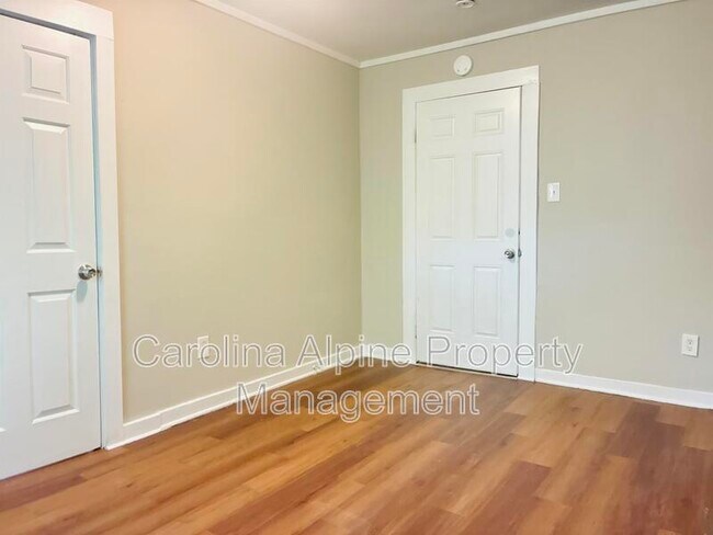 Building Photo - 403 S Yates St