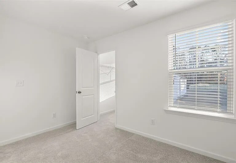 Building Photo - 942 Evergreen Rd