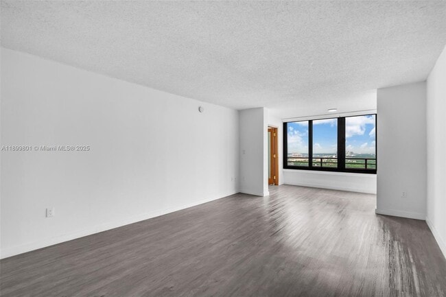 Building Photo - 2333 Brickell Ave