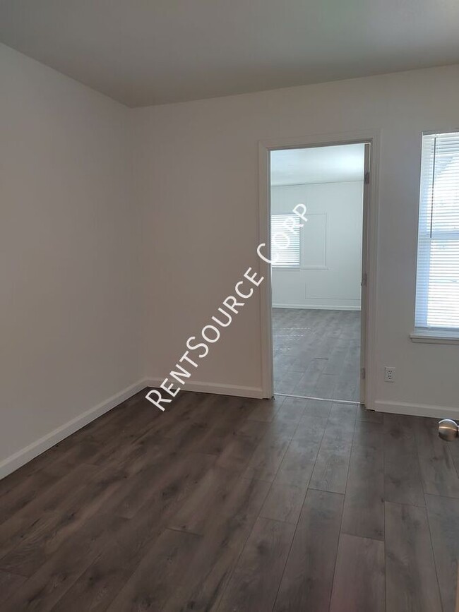Building Photo - 1801 Calico Dr