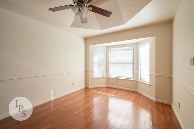 Building Photo - North West Fresno Home, 3BR/2BA, 1878sf, N...