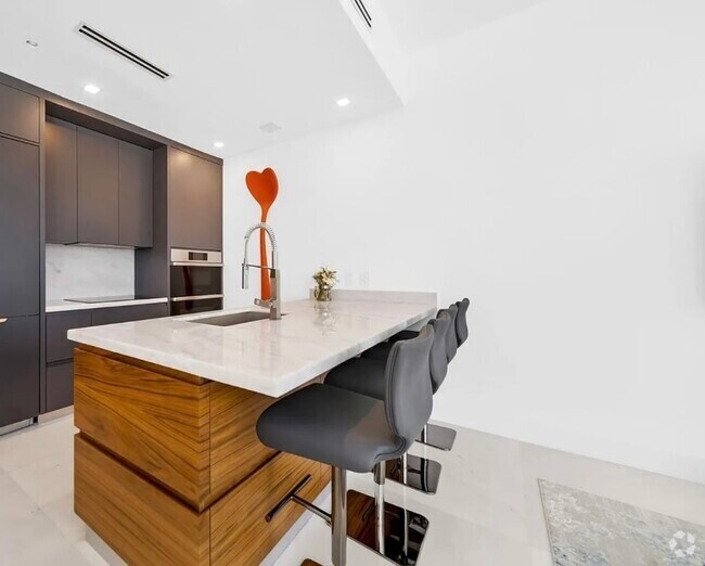 Building Photo - 200 Biscayne Boulevard Way