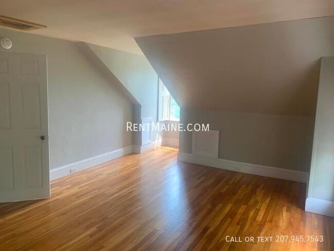 Building Photo - 13 Hudson St