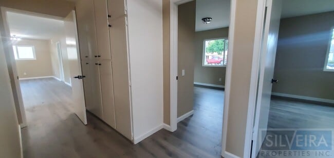 Building Photo - Three Bedroom Home In Santa Maria! Month to Month Tenancy