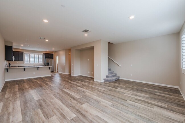 Building Photo - Beautiful Gardena Condominium in Gated Com...