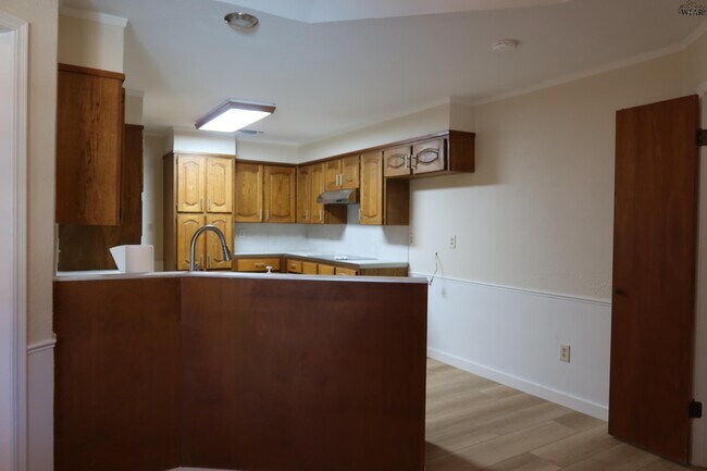 Building Photo - 4819 Royal Oak St