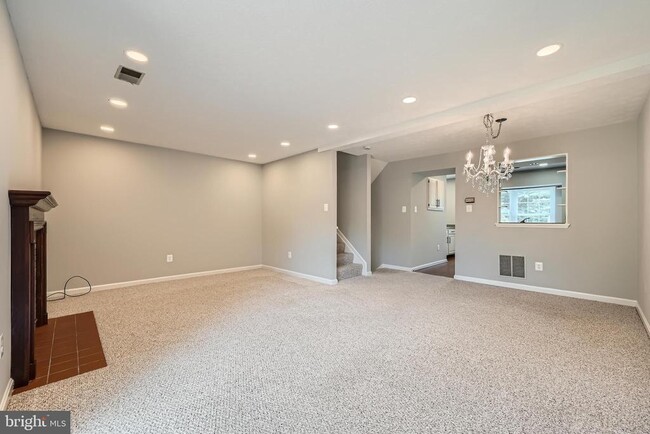 Building Photo - 824 Century St