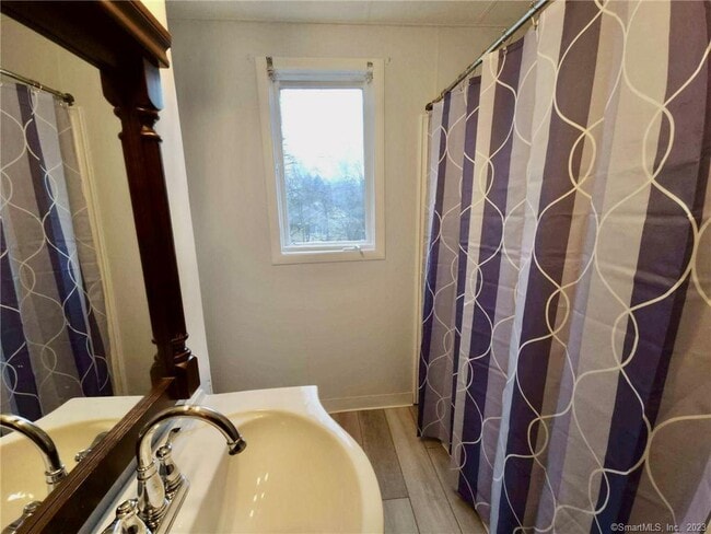 Building Photo - 303 Newtown Ave