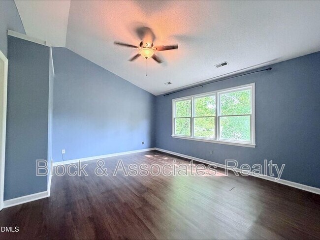 Building Photo - 106 Pointe Crest Ct