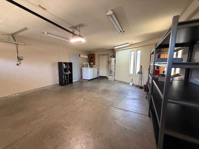 Building Photo - Get $400 Off Your 1st Month's Rent