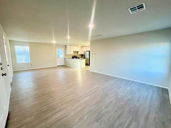 Building Photo - 10631 Varmus Dr