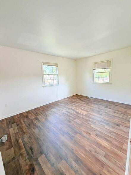 Building Photo - 4240 Embassy Dr