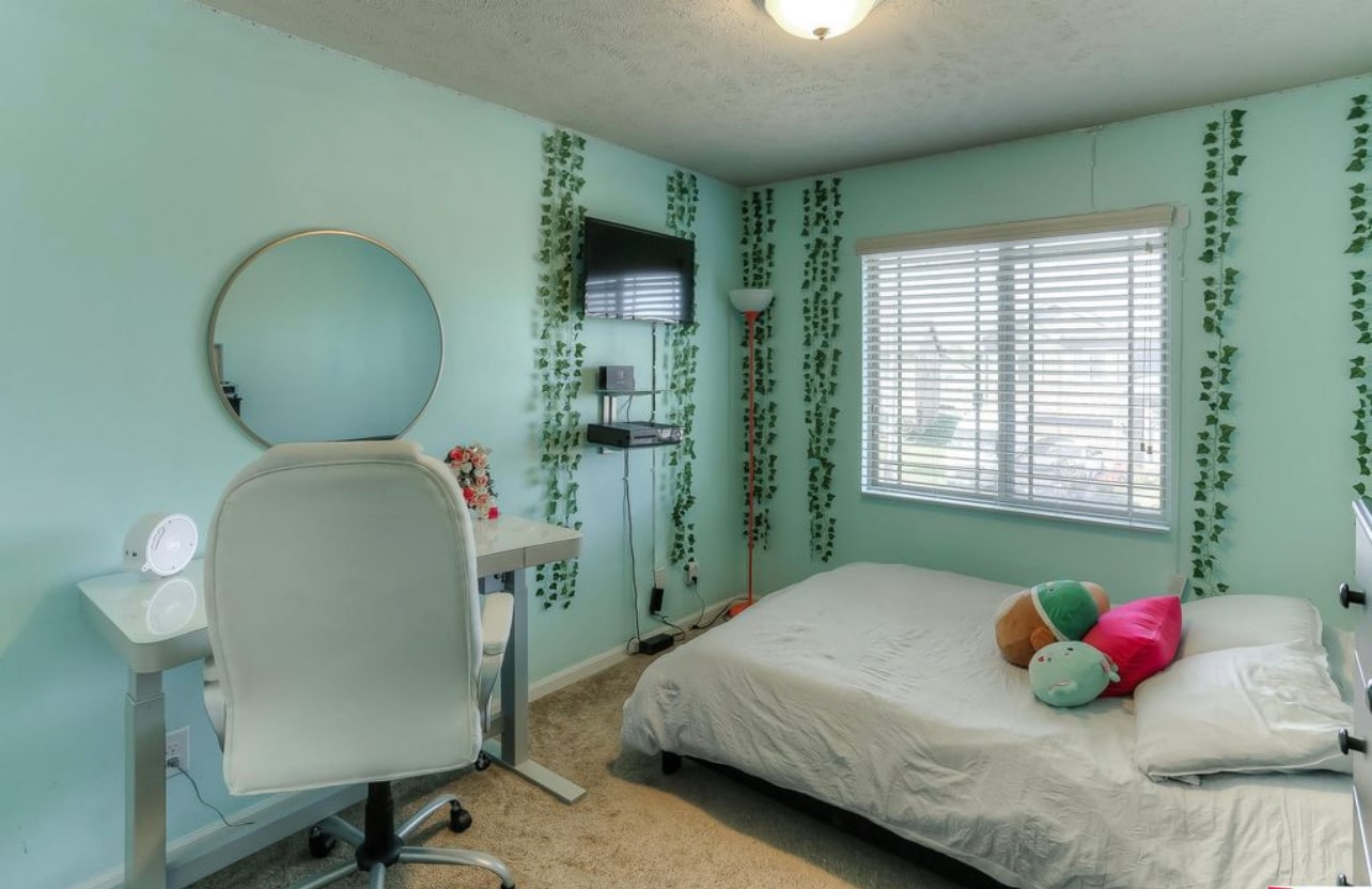 Building Photo - 9135 Hanover St