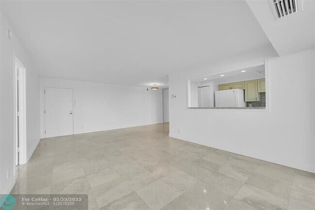 Building Photo - 2841 N Ocean Blvd