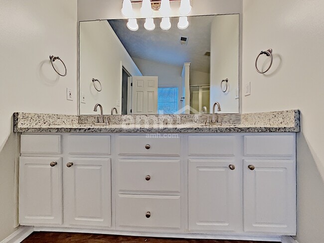 Building Photo - 1720 Mission Park Ct