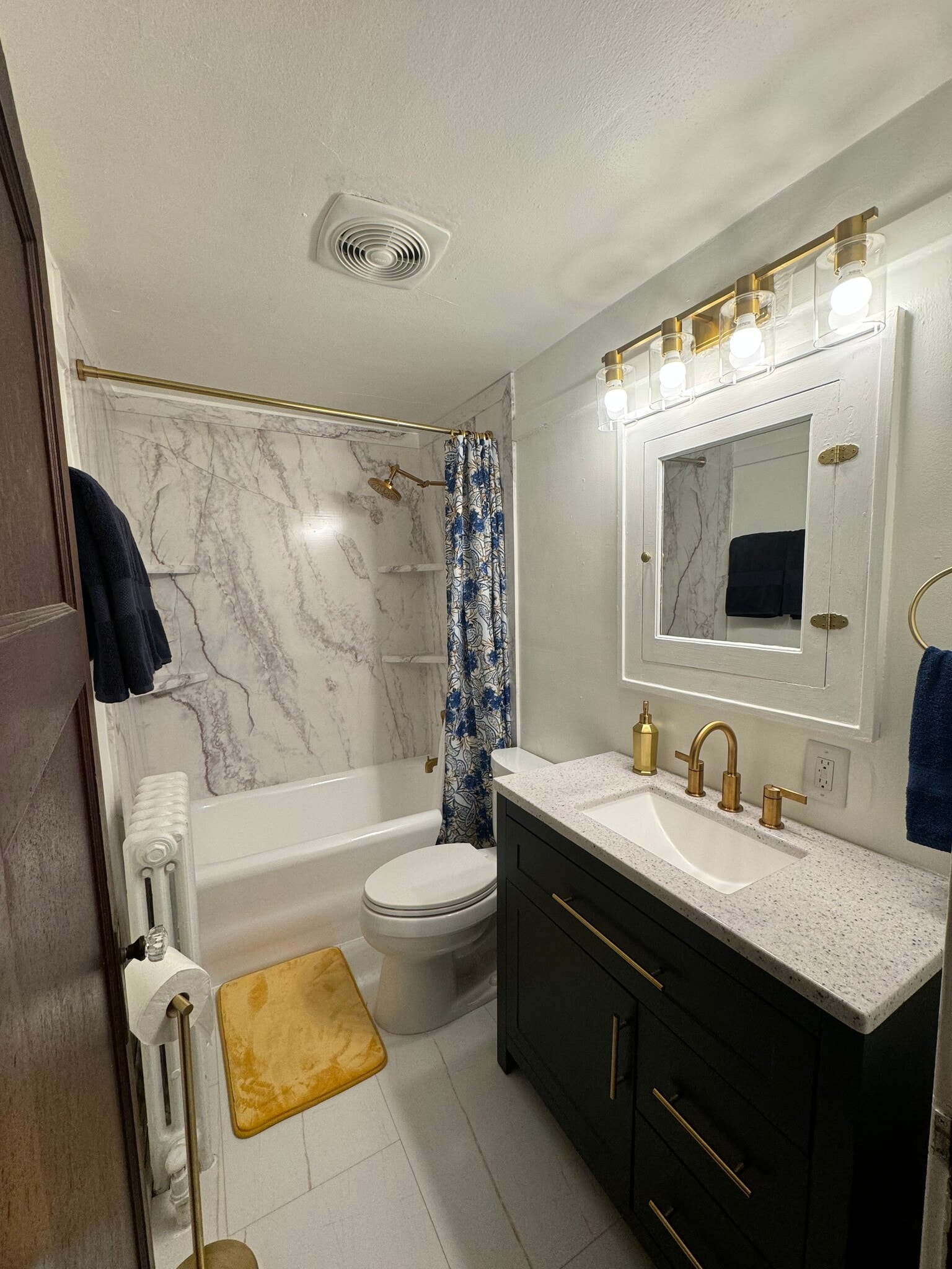 Bathroom - 821 E Pearson St