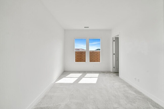 Building Photo - 30000 N Camino los Robles