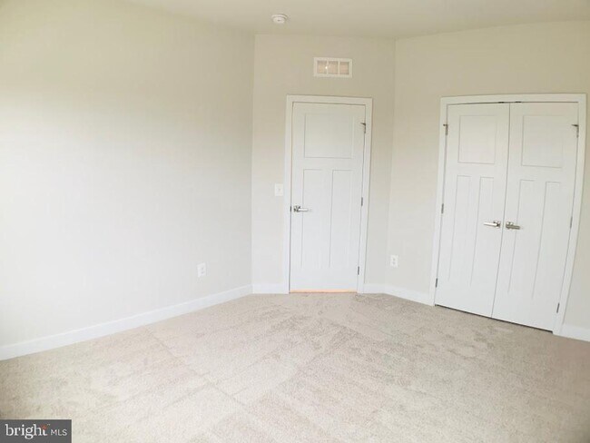 Building Photo - 11380 Willow Green Cir