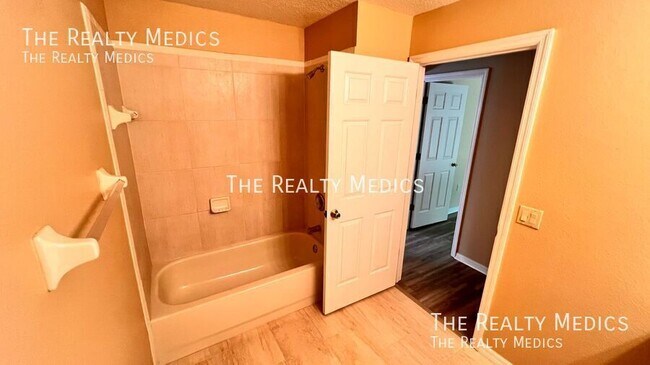 Building Photo - 1481 Woodfern St