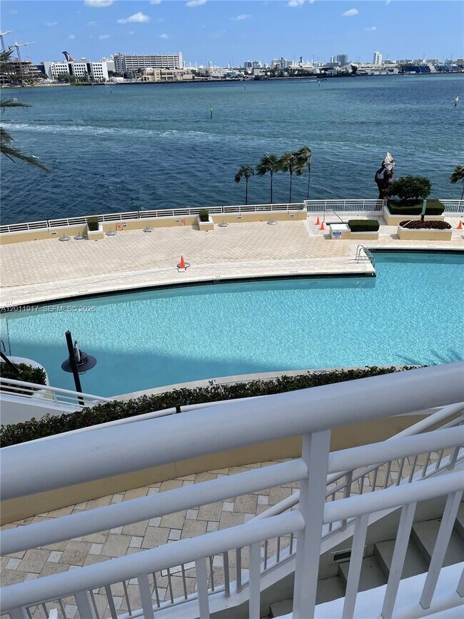 Building Photo - 848 Brickell Key Dr