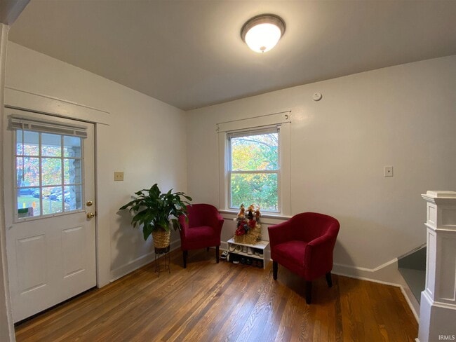 Building Photo - 315 E University St