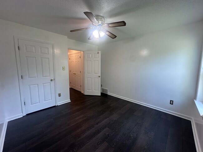 Building Photo - 8305 Crimson Creek Dr